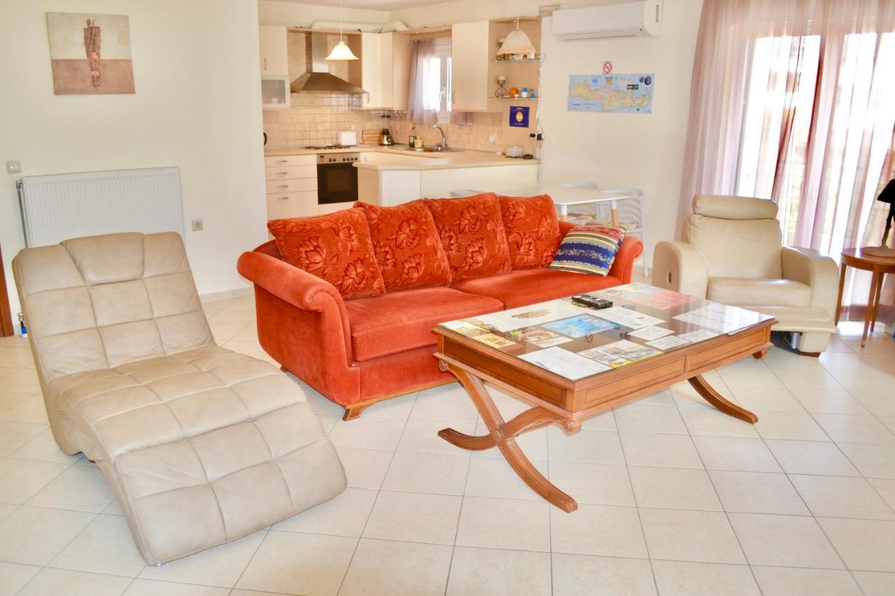 Giorgos Large Size Apartments -Family Friendly With Free Parking And Yard Views Iraklion Buitenkant foto