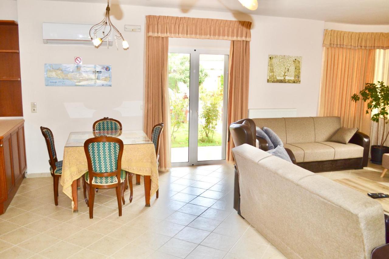 Giorgos Large Size Apartments -Family Friendly With Free Parking And Yard Views Iraklion Buitenkant foto