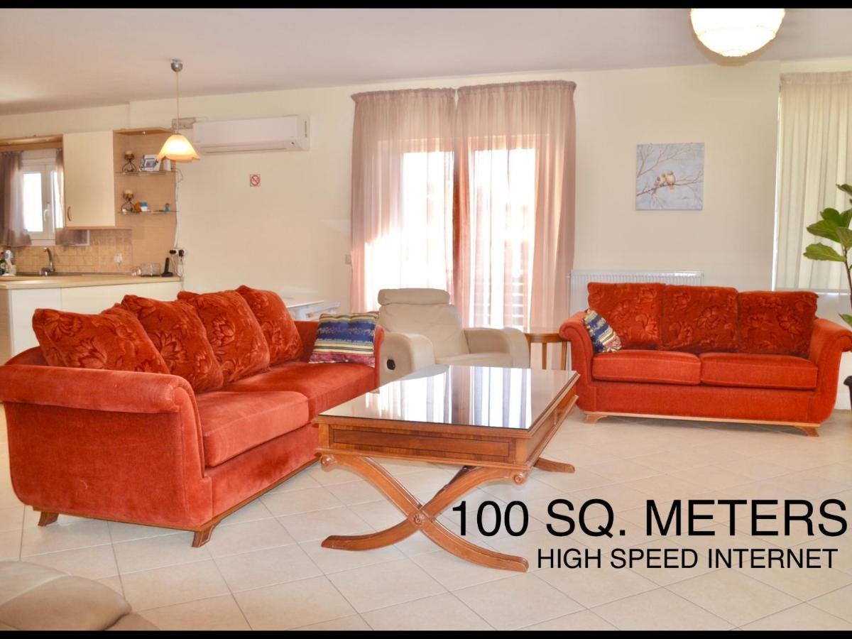 Giorgos Large Size Apartments -Family Friendly With Free Parking And Yard Views Iraklion Buitenkant foto