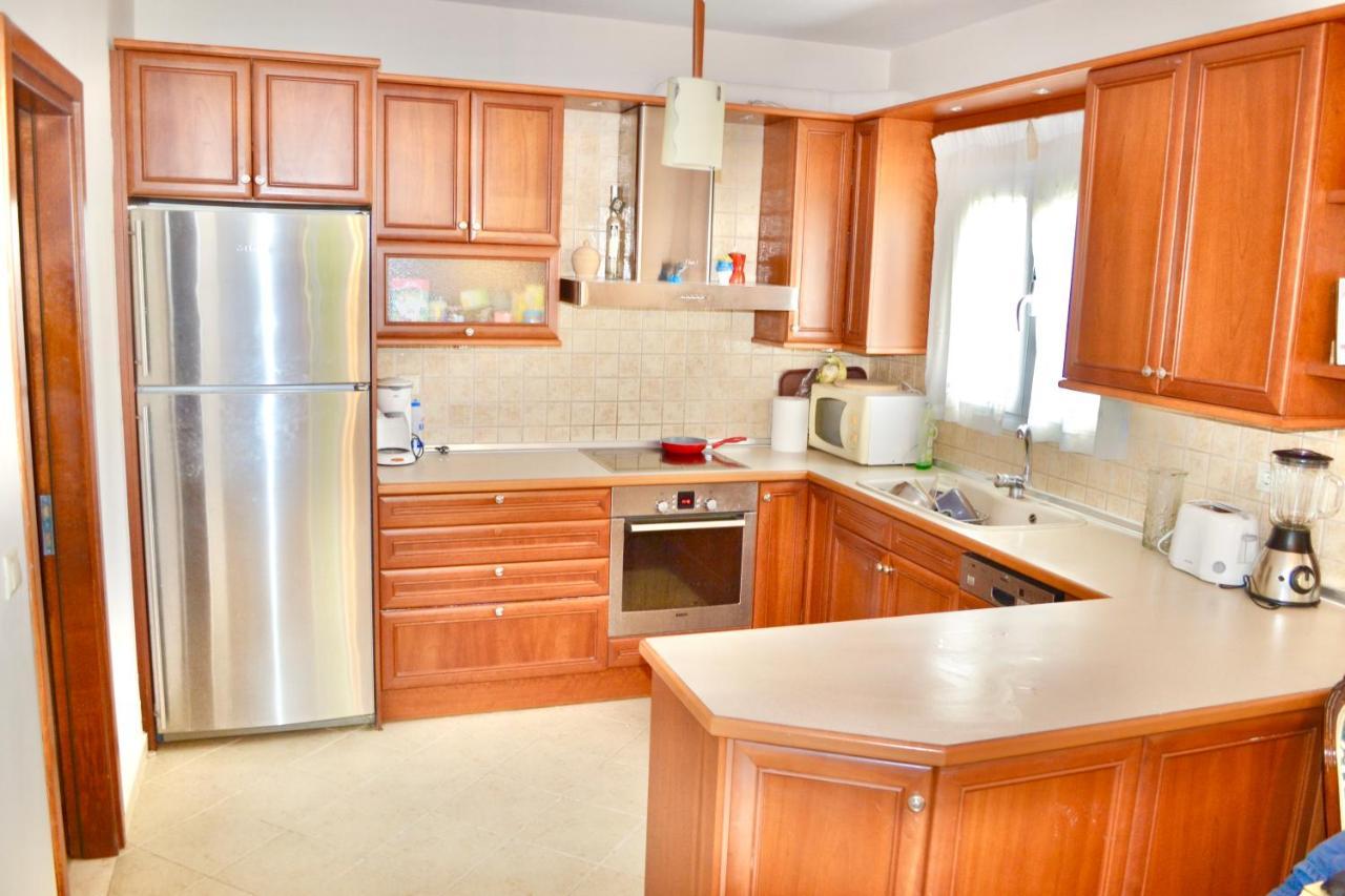 Giorgos Large Size Apartments -Family Friendly With Free Parking And Yard Views Iraklion Buitenkant foto